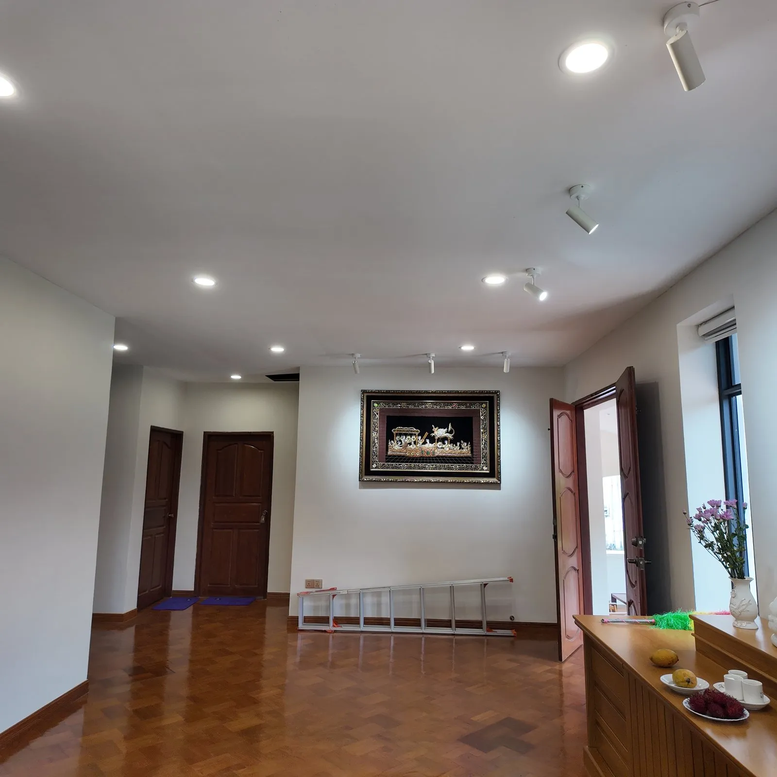 YM, photo 3 of 29