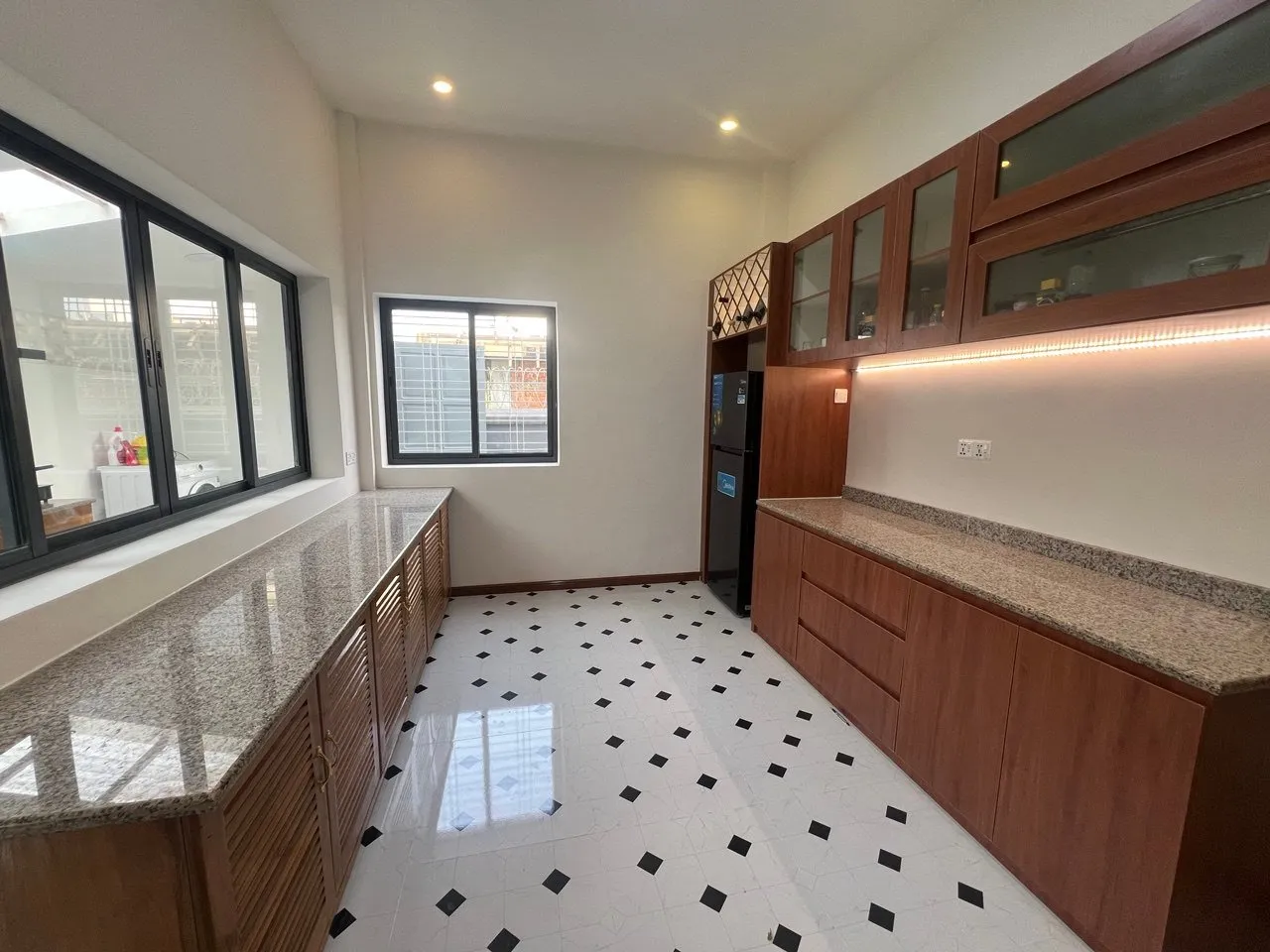 8 Mile Kitchen, interior project in Yangon