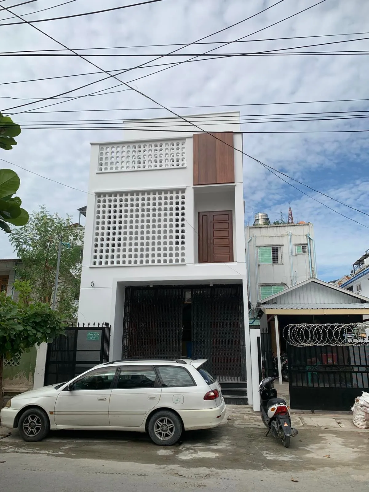 Moon House, photograph 7