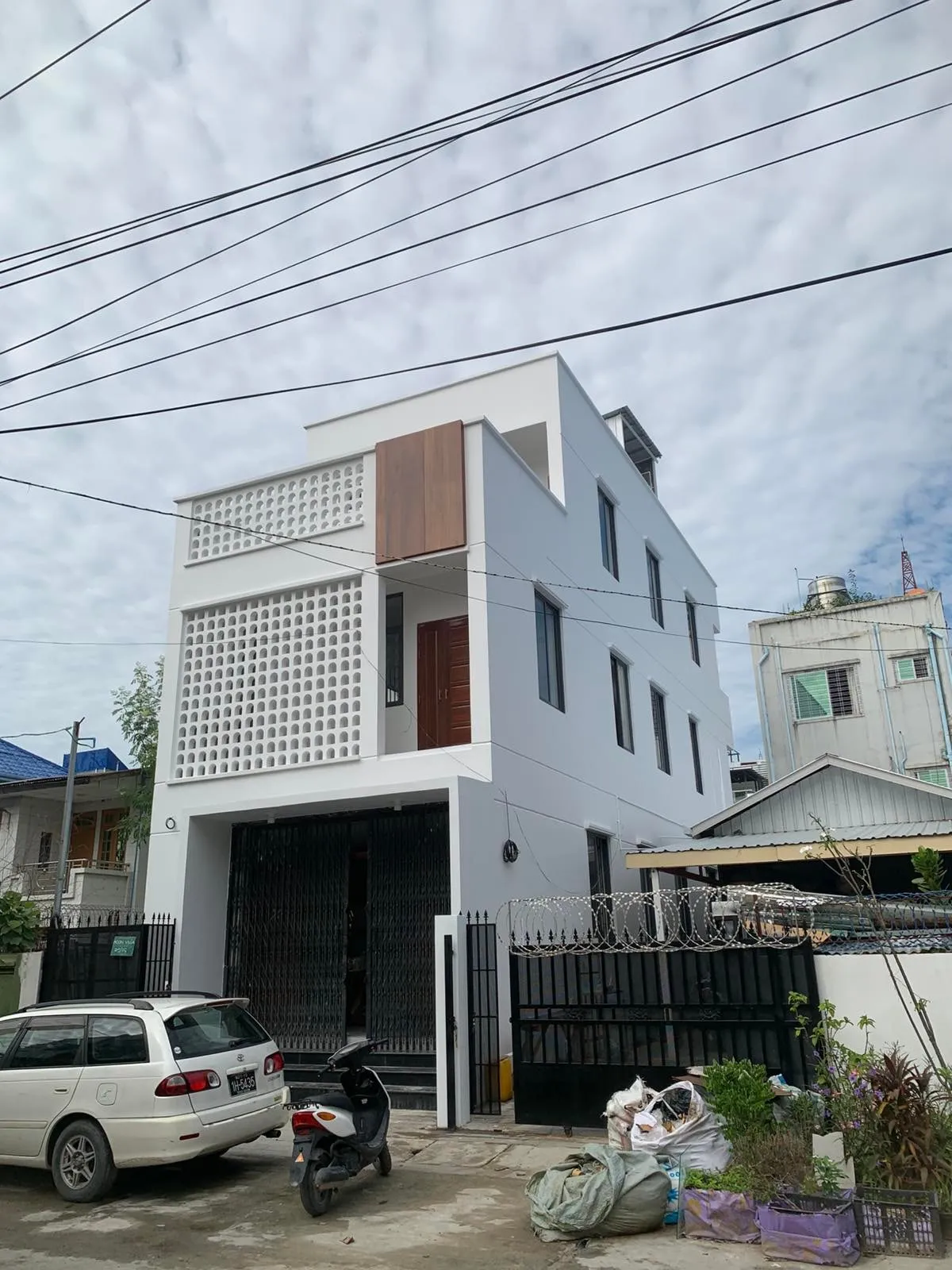 Moon House, photograph 8
